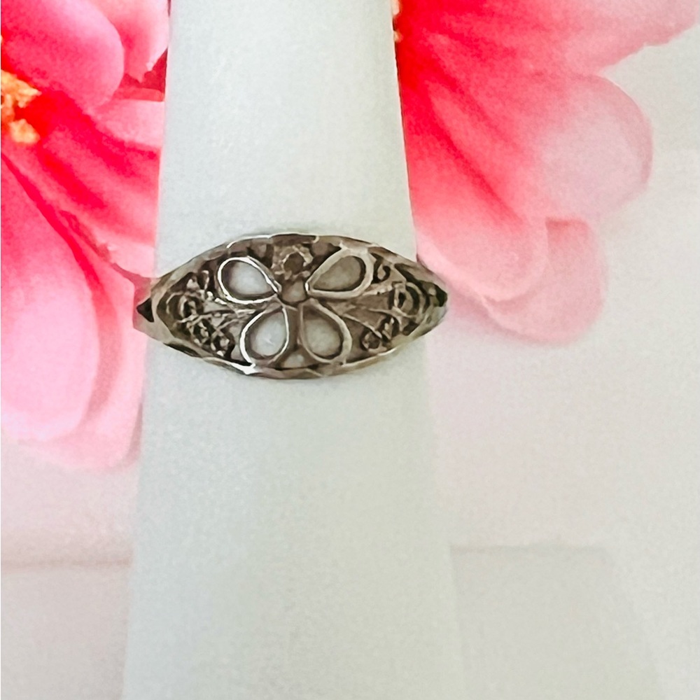 Vintage Silver Floral  Ring size 5